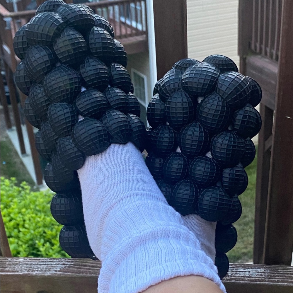 Bubble slippers